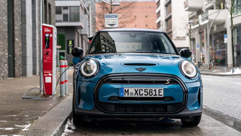 Τέλος οι κινητήρες βενζίνης και diesel από τη MINI Τέλος οι κινητήρες βενζίνης και diesel από τη MINI