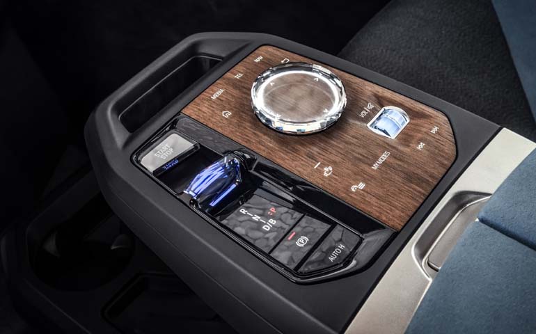 Στην κονσόλα υπάρχουν και φυσικά κουμπιά