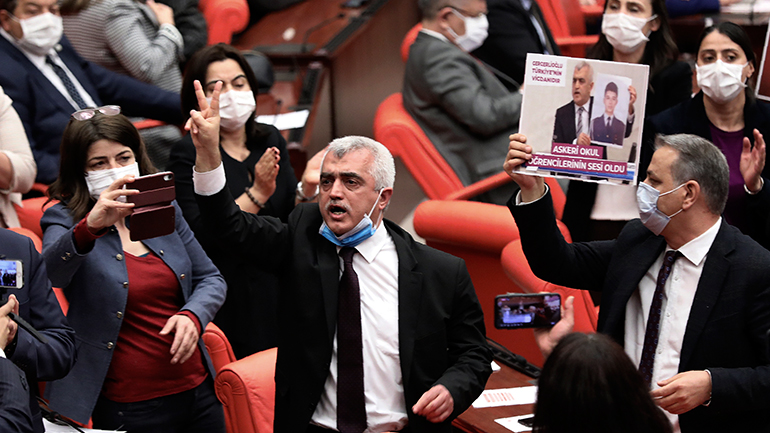 Τουρκία: Η εισαγγελία ζητεί την απαγόρευση του φιλοκουρδικού κόμματος HDP