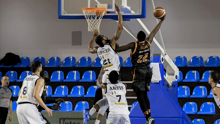 Mπάσκετ: Αναβλήθηκε λόγω κορωνοϊού ο αγώνας Κολοσσός-Προμηθέας