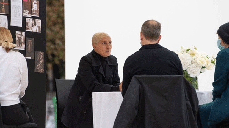 Η Μαρία Γκράτσια Κιούρι επικαιροποιεί κλασικά παραμύθια