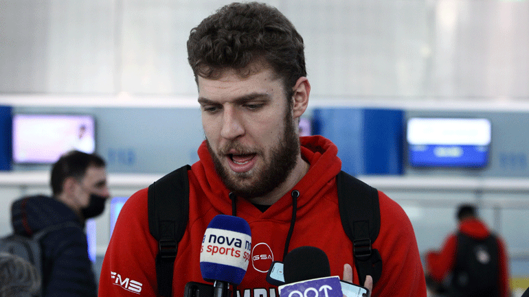 Βεζένκοφ: «Δεν πρέπει να παρασυρθούμε στον ρυθμό της Άλμπα»