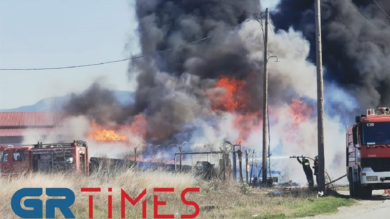 Θεσσαλονίκη: Πυρκαγιά σε εξέλιξη στη Θέρμη