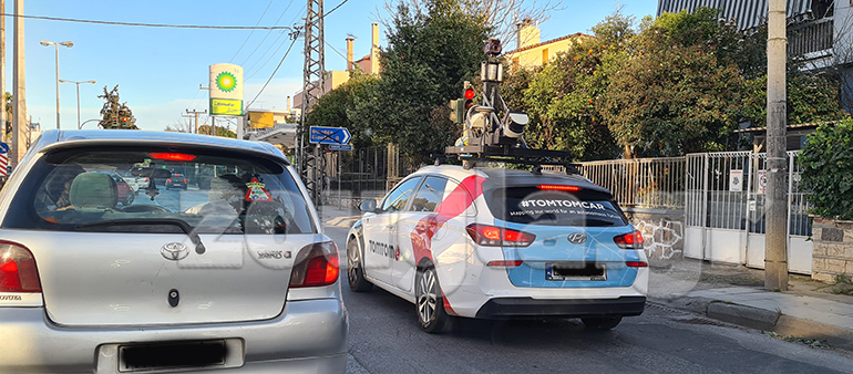 Συναντήσαμε το Hyundai της TomTom με το προηγμένο σύστημα καμερών στην οροφή του στην περιοχή της Φιλοθέης