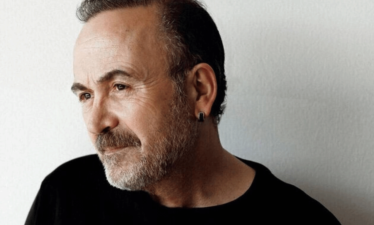 Ο Σταμάτης Γονίδης πίνει κρασί στο όνομά του!