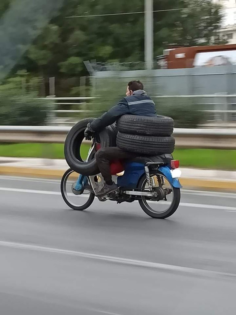 Τι μας θυμίζει, τι μας θυμίζει....