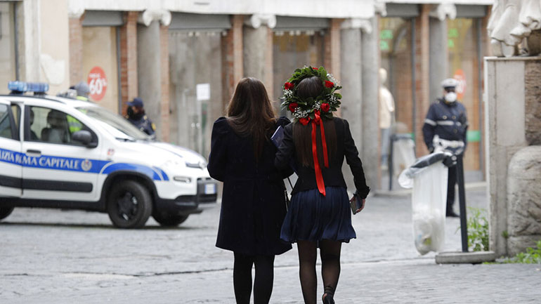 Ιταλία: Εθνική ημέρα μνήμης για τα θύματα του κορωνοϊού – Ο Μάριο Ντράγκι έφτασε στο Μπέργκαμο