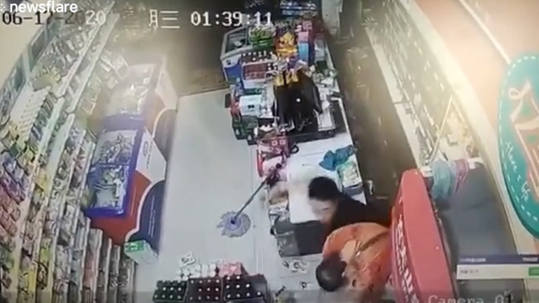 Ιδιοκτήτης καταστήματος αντιμετωπίζει έναν κλέφτη