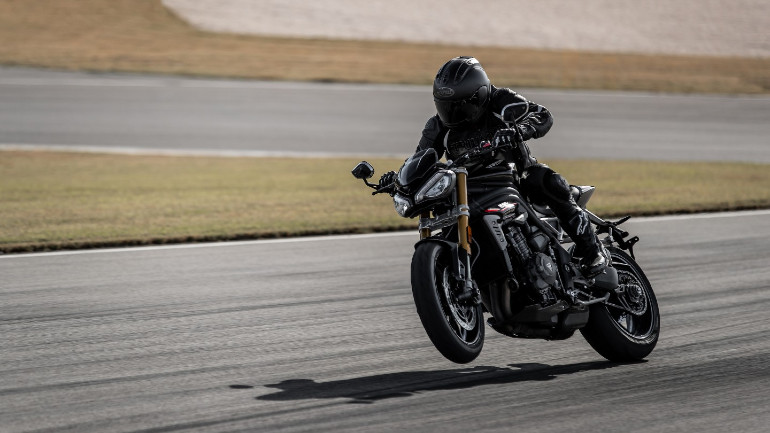 Το υπέροχο Speed Triple 1200RS είναι διαθέσιμο στα 17.990€.