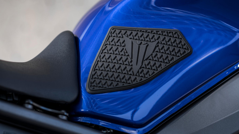 Εκτός από ρουχισμός, υπάρχουν και πολλά αξεσουάρ για τη μοτοσικλέτα σου.