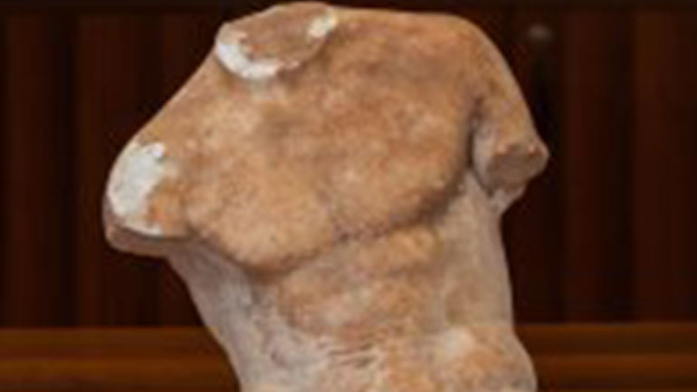 Αρχαίο άγαλμα του 5ου π.Χ. αιώνα παραδόθηκε από την αστυνομία στο Υπουργείο Πολιτισμού και Αθλητισμού