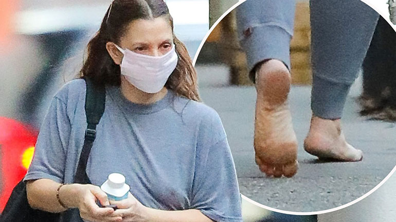 Τι συμβαίνει με την Drew Barrymore; Εμφανίστηκε ξυπόλητη στους δρόμους της Νέας Υόρκης