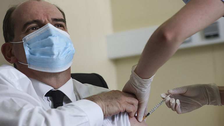 Γαλλία: Ο Ζαν Καστέξ έκανε την πρώτη δόση του εμβολίου της AstraZeneca