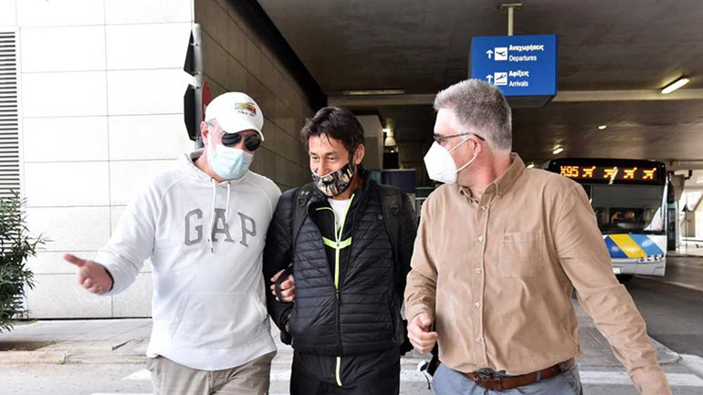 Ο Πάνος Καλίδης επέστρεψε στην Ελλάδα – Έτσι τον υποδέχτηκε στο σπίτι η οικογένειά του