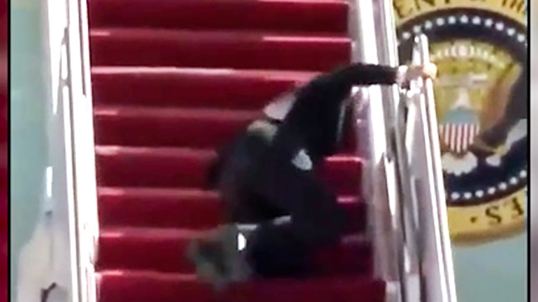 Η λύση στα …παραπατήματα του Μπάιντεν