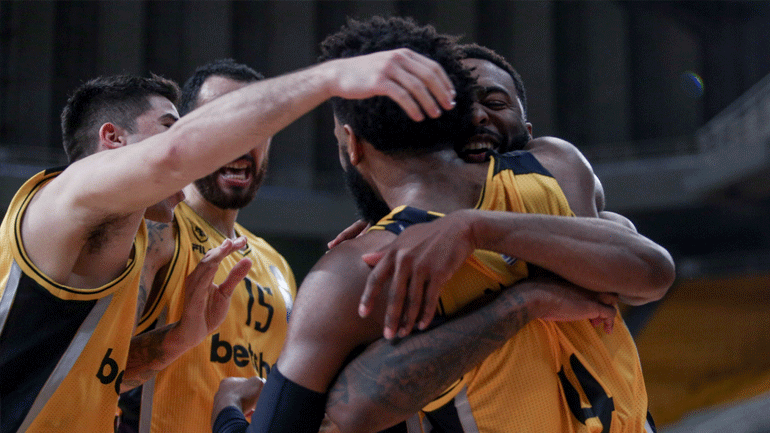 Αρνείται να χάσει η ψυχωμένη ΑΕΚ, 100-97 τον Ηρακλή στην παράταση