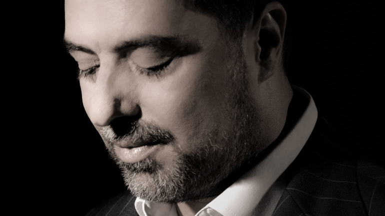 «Καλλιτέχνης»: Το νέο τραγούδι του Μάκη Δημάκη για το κλείσιμο του πολιτισμού