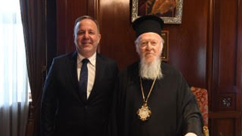 Στο Φανάρι μαζί με τον Μπακογιάννη και τον Δήμαρχο Κωνσταντινούπολης ο αρθρογράφος του zougla, Ερόλ Ουζέρ