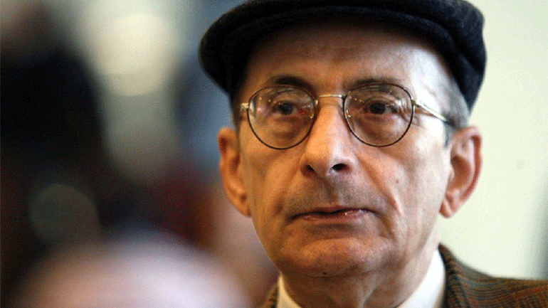 Ο Μάνος Ελευθερίου ξεδιπλώνει τη ζωή του βήμα προς βήμα