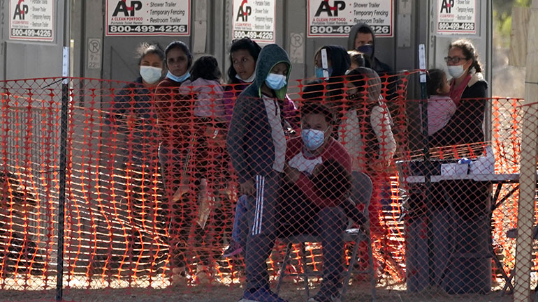 Μεξικό: Περισσότεροι από 300 μετανάστες βρέθηκαν στριμωγμένοι μέσα σε φορτηγά