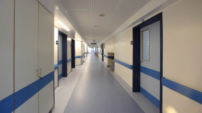 «Εφημερία πολέμου στο Γεννηματάς – Διασωληνωμένοι ακόμα και σε απλές κλίνες»