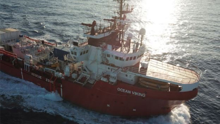 Περισσότεροι από 100 μετανάστες διασώθηκαν στα ανοικτά της Λιβύης από το Ocean Viking