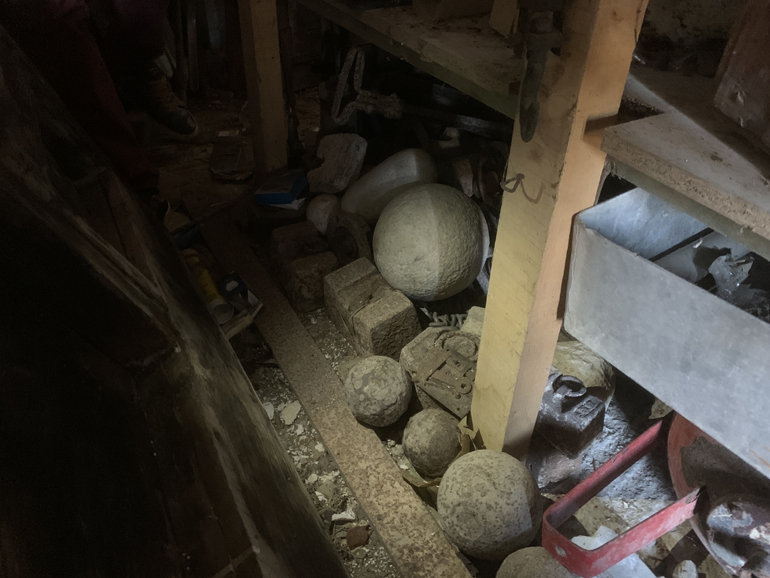 Πέτρινες μπάλες κανονιού από την Ενετοκρατίας