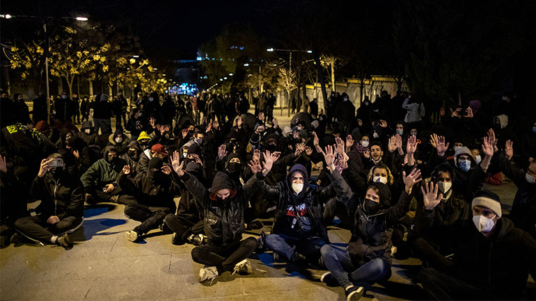 Διαδηλώσεις υπέρ του ράπερ Πάμπλο Χασέλ σε όλη την Ισπανία