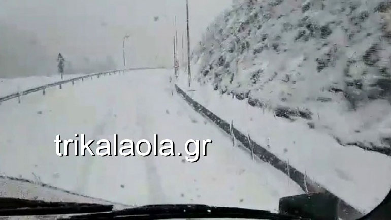 Χιονίζει στα ορεινά των Τρικάλων