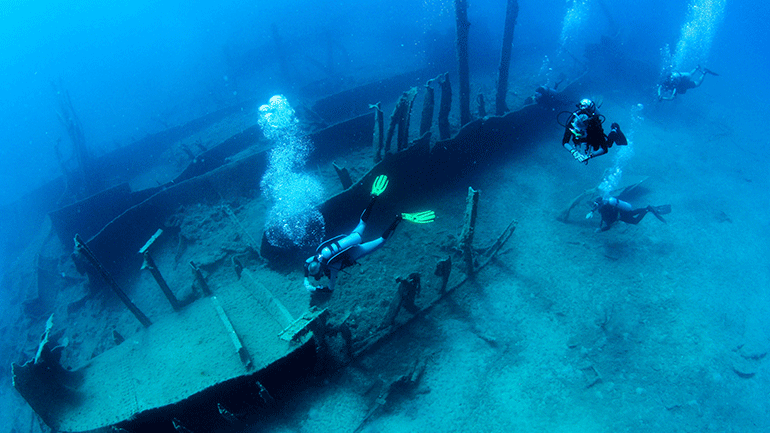 Πάνω από 90 ναυάγια πλοίων και αεροπλάνων αποδίδονται στο κοινό για καταδύσεις αναψυχής