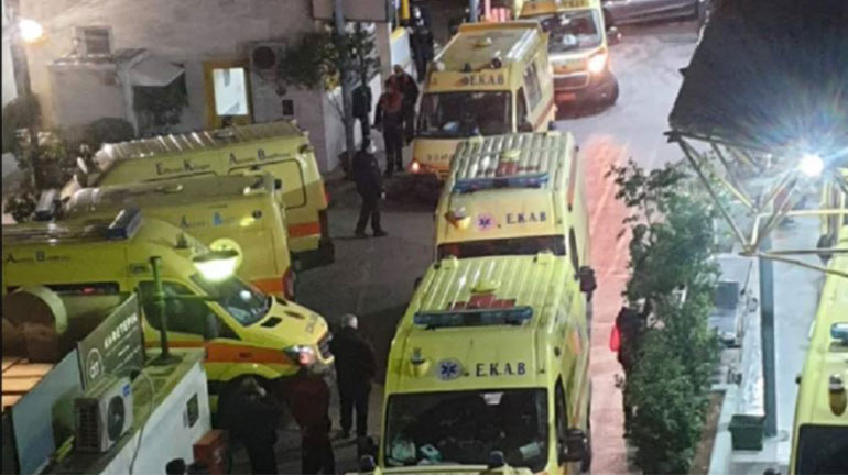 Κορωνοϊός: Δύσκολη εφημερία στον «Ευαγγελισμό» -Τα ασθενοφόρα σχηματίζουν ουρές