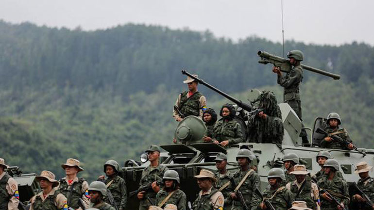 Βενεζουέλα: Μάχες ανάμεσα στον στρατό και μέλη ένοπλης οργάνωσης της Κολομβίας