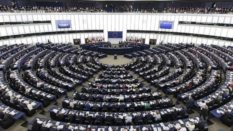 Ιταλοί ευρωβουλευτές ζητούν να προχωρήσει η θεραπεία του Covid στο σπίτι