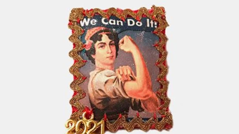 Πωλείται γούρι της Μαντούς Μαυρογένους από το μουσείο Μπενάκη με την επιγραφή: «Υγεία, Κ@ύλα, Επανάσταση» Πωλείται γούρι της Μαντούς Μαυρογένους από το μουσείο Μπενάκη με την επιγραφή: «Υγεία, Κ@ύλα, Επανάσταση»