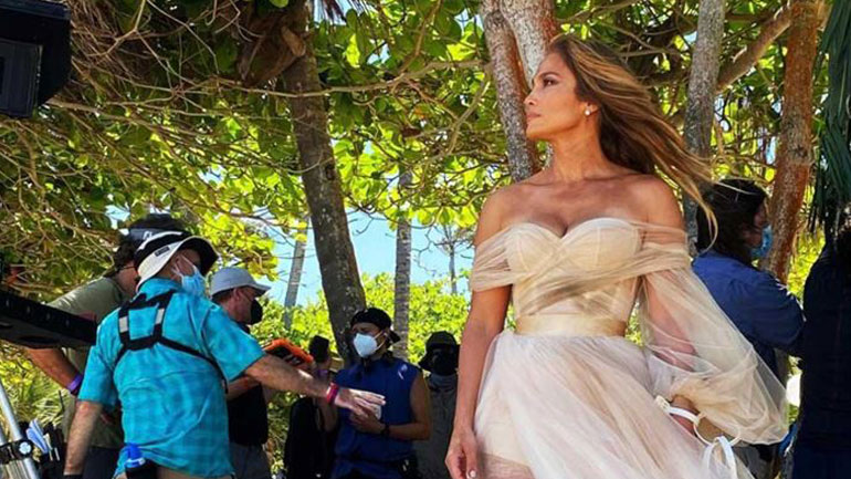 Η Jennifer Lopez με εντυπωσιακό νυφικό στη Δομινικανή Δημοκρατία