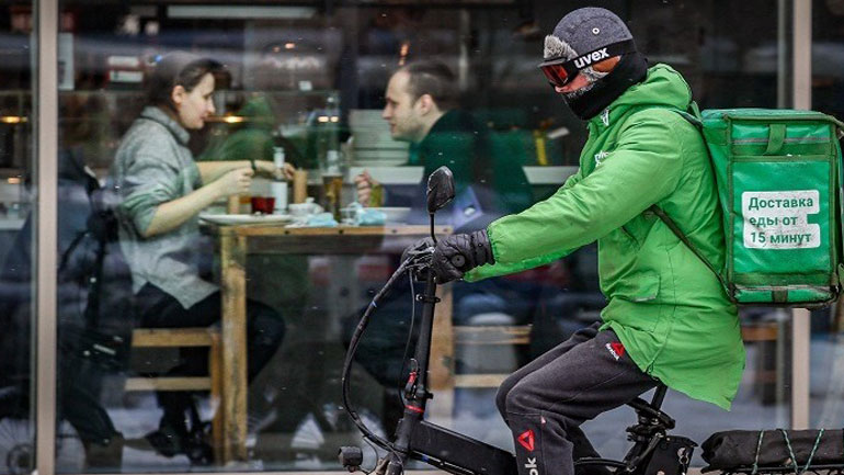 Η Ρωσία δεν προχώρησε σε δεύτερο lockdown για να μην προκαλέσει πλήγμα στον κόσμο