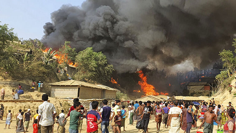 Μπανγκλαντές: Τουλάχιστον έξι νεκροί πρόσφυγες Ροχίνγκια από την πυρκαγιά που ξέσπασε στον καταυλισμό τους