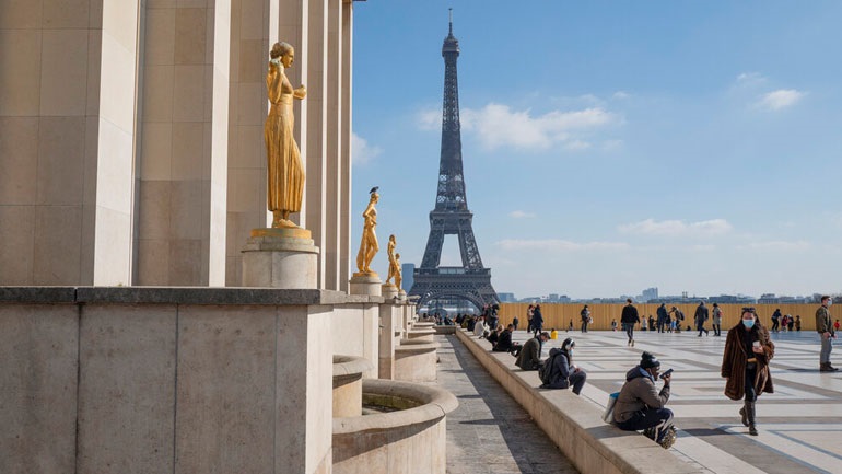 Γαλλία: Απαγορεύονται οι συναθροίσεις άνω των 6 προσώπων σε εξωτερικούς χώρους