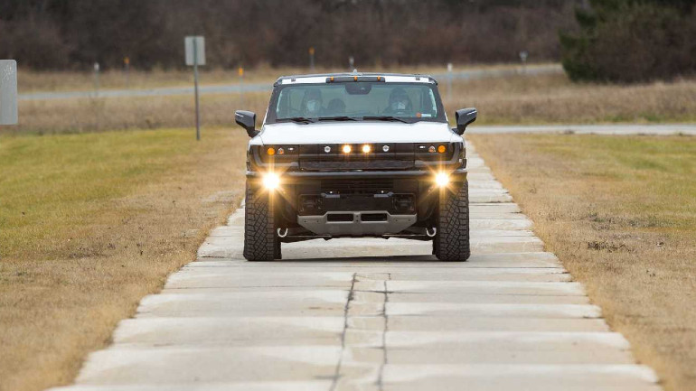 Το απόλυτο γκαράζ για το ηλεκτρικό Hummer σου