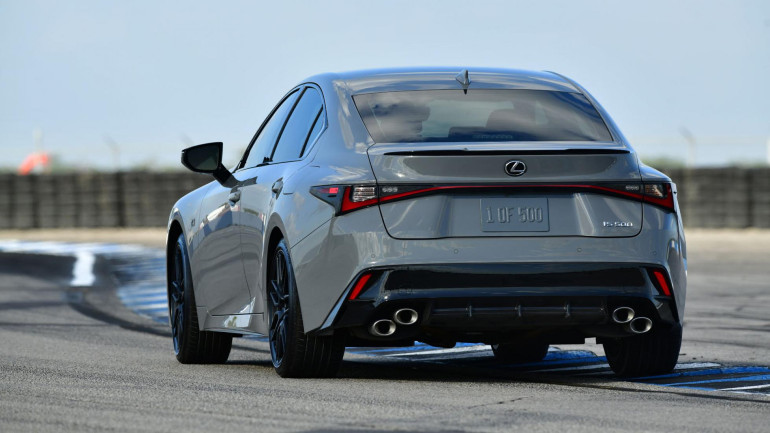 Η κίνηση μεταφέρεται στους πίσω τροχούς για άφθονη διασκέδαση