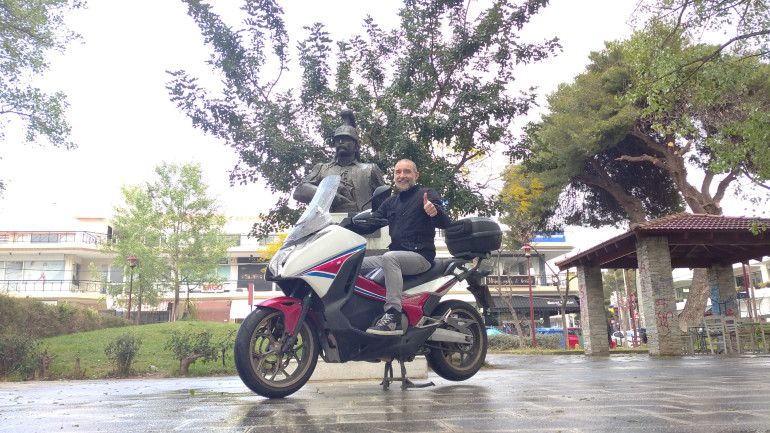 Το χαμόγελο δε λείπει από το πρόσωπο του Γιώργου...