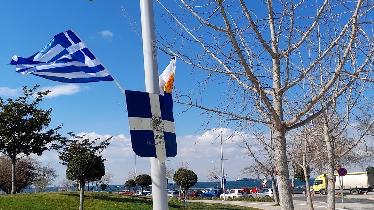 Γαλανόλευκες σημαίες σε 300 σημεία της Θεσσαλονίκης
