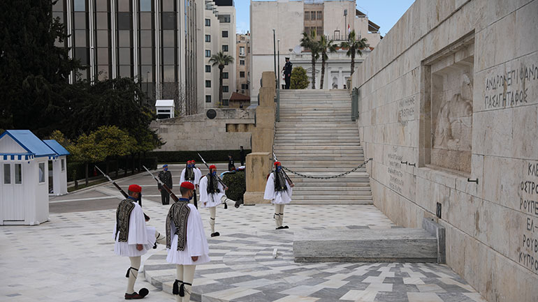 25η Μαρτίου: Κατάθεση στεφάνων στο Μνημείο του Άγνωστου Στρατιώτη 25η Μαρτίου: Κατάθεση στεφάνων στο Μνημείο του Άγνωστου Στρατιώτη