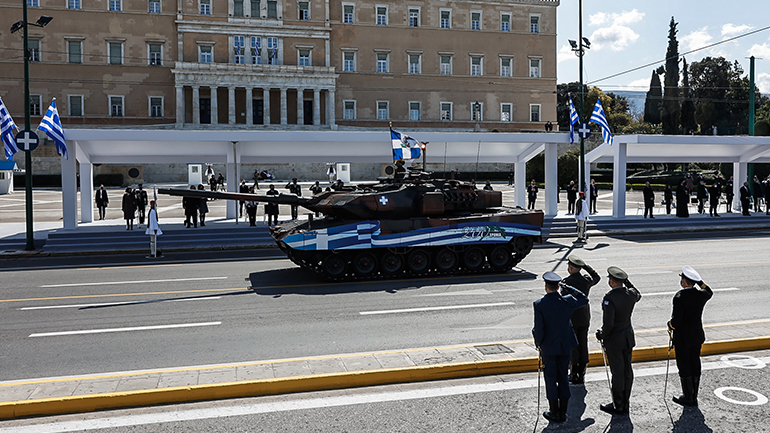 Μεγαλοπρεπής παρέλαση για τα 200 χρόνια λευτεριάς και ανεξαρτησίας