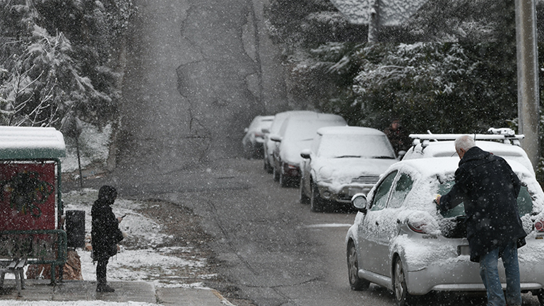 Μετά την παρέλαση χτύπησε ο χιονιάς