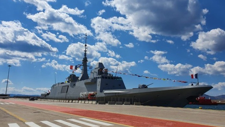 Στο λιμάνι του  Πειραιά η γαλλική φρεγάτα Languedoc