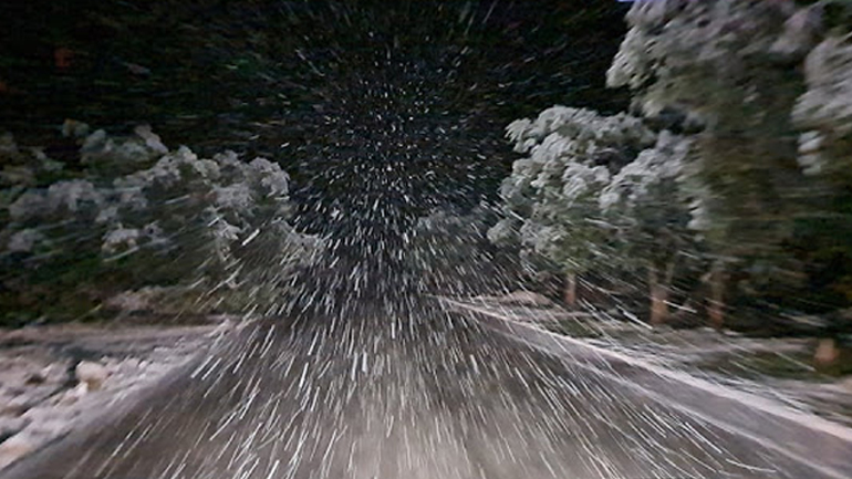 Έντονη χιονόπτωση στη Λέσβο