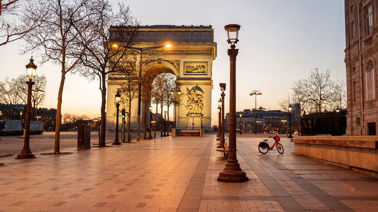 Σε μεγάλη έξαρση η πανδημία στη Γαλλία, προειδοποιεί ο υπουργός Υγείας