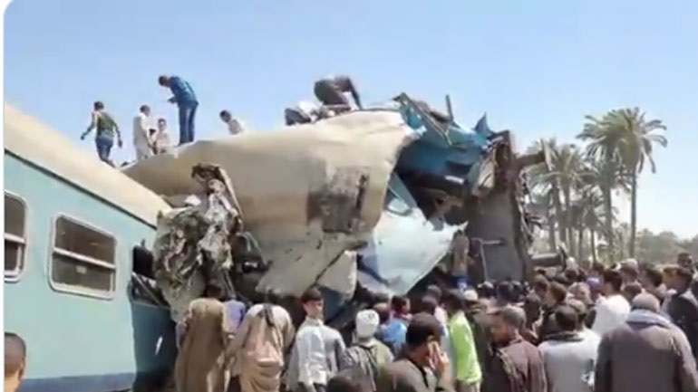 Πώς έγινε η σύγκρουση των τρένων στην Αίγυπτο που οδήγησε σε 32 νεκρούς