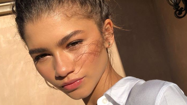 Το αγαπημένο eye gel της Zendaya για να απαλλαγεί από τους μαύρους κύκλους